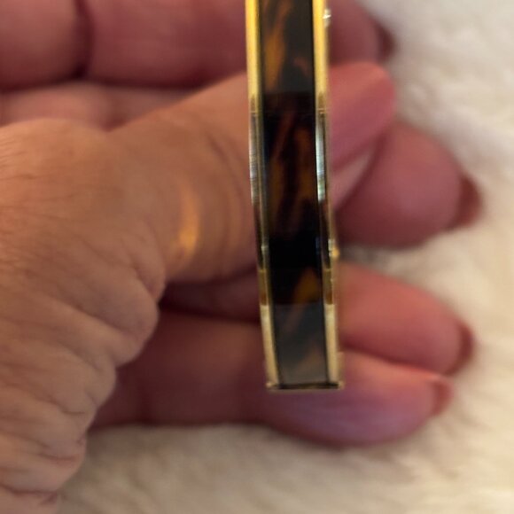 Michael Kors tortoise and gold bangle bracelt. Approx. 7 inches in diameter - Picture 7 of 14